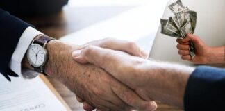 दुनिया में पैसा कामाने के साथ साथ रिश्ता कामाना भी जरुरी है